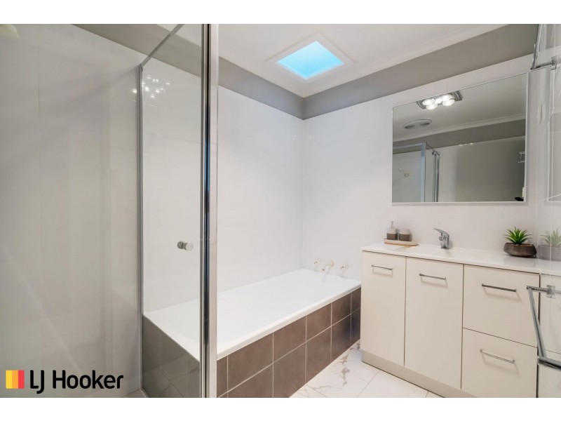 11 Brownlow Place, Holt ACT 2615