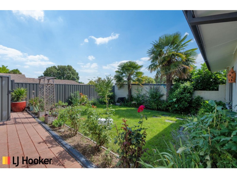 11 Brownlow Place, Holt ACT 2615