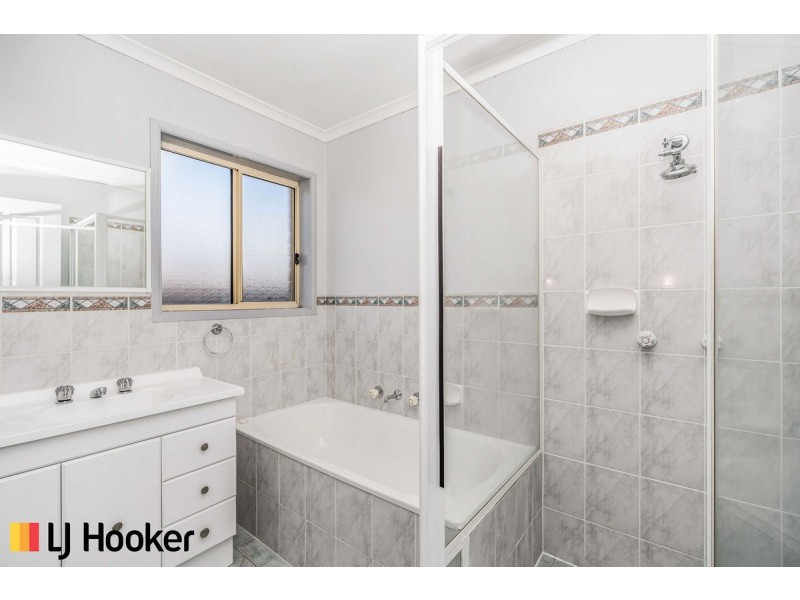 24 Bunduluk Crescent, Ngunnawal ACT 2913