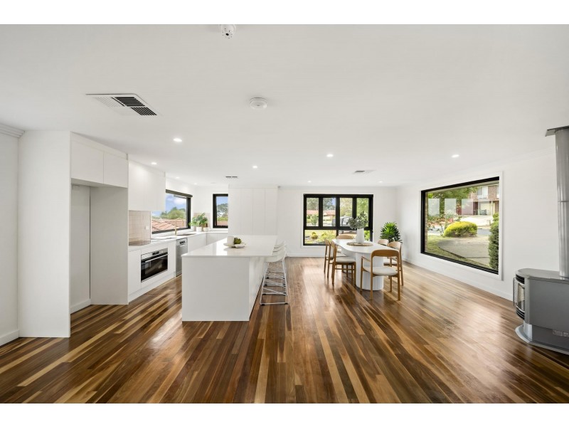 40 Halloran Drive, Jerrabomberra NSW 2619
