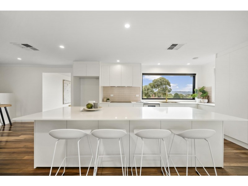 40 Halloran Drive, Jerrabomberra NSW 2619