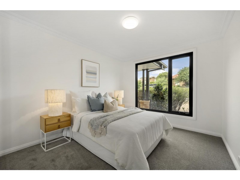 40 Halloran Drive, Jerrabomberra NSW 2619