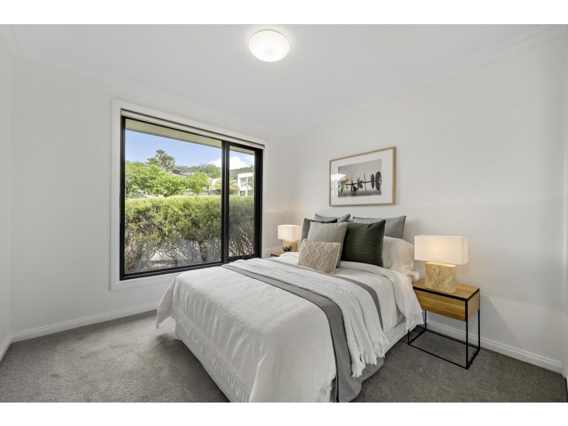 40 Halloran Drive, Jerrabomberra NSW 2619