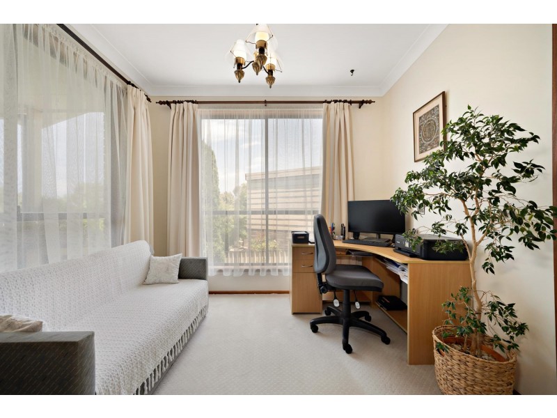76 Jackie Howe Crescent, Macarthur ACT 2904