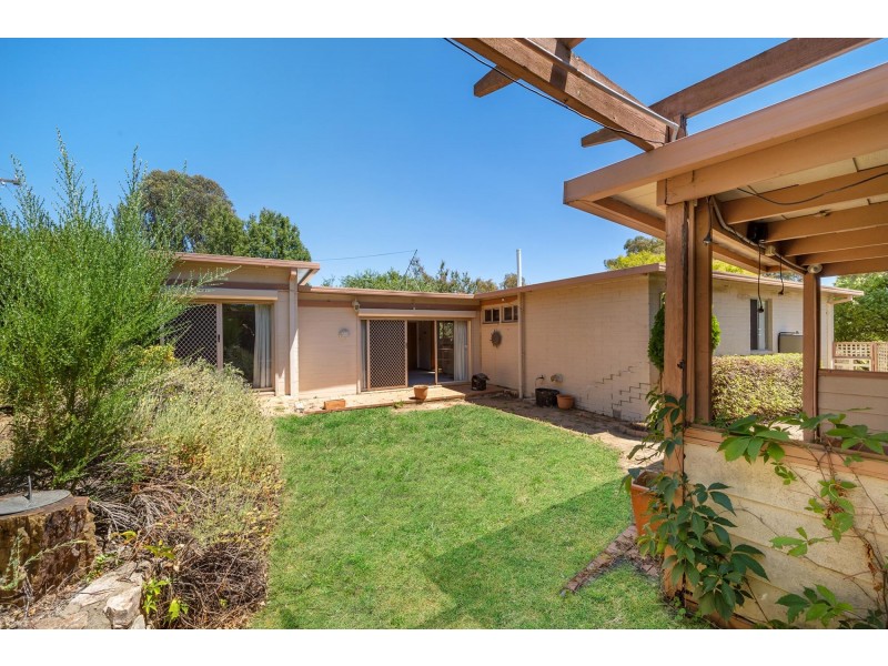 8 Broadbent Street, Scullin ACT 2614