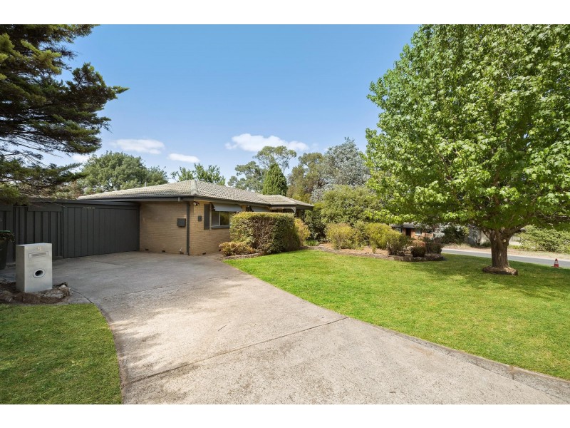 9 Clubbe Crescent, Macgregor ACT 2615