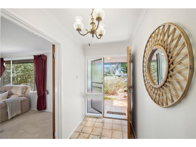 9 Clubbe Crescent, Macgregor ACT 2615