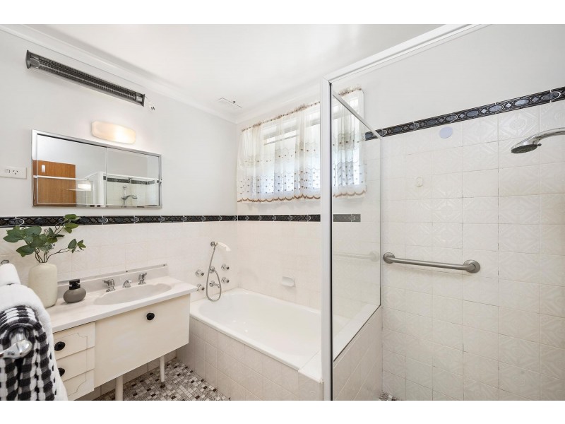 9 Clubbe Crescent, Macgregor ACT 2615
