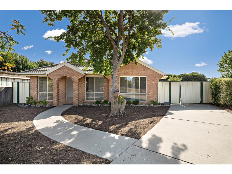 35 Lance Hill Avenue, Dunlop ACT 2615