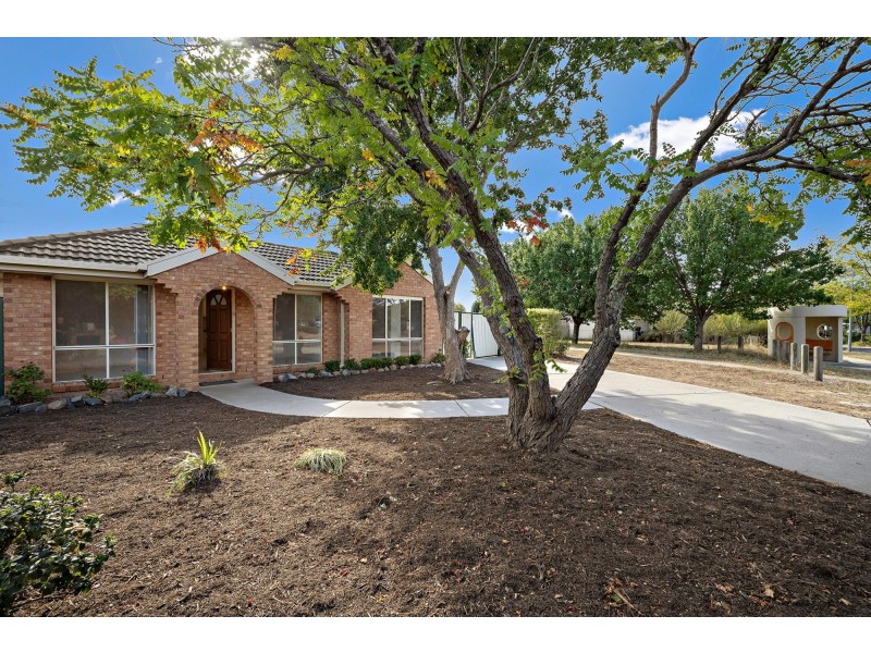 35 Lance Hill Avenue, Dunlop ACT 2615