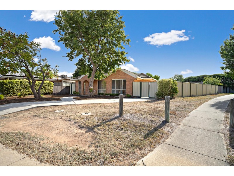 35 Lance Hill Avenue, Dunlop ACT 2615