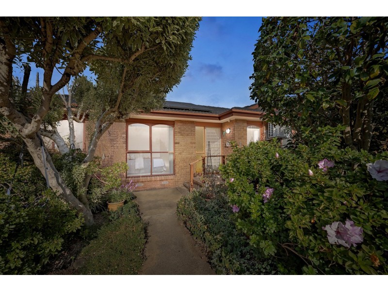 1 Sadleir Place, Charnwood ACT 2615