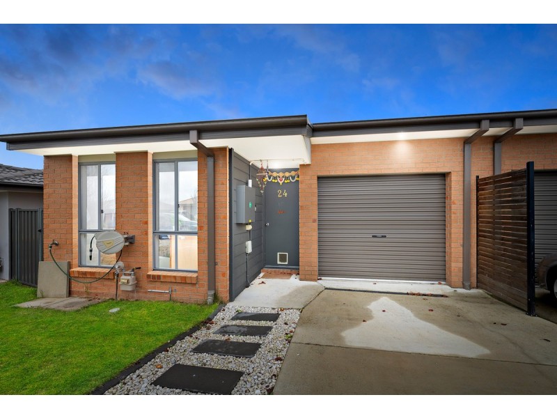 24 Audrey Cahn Street, Macgregor ACT 2615