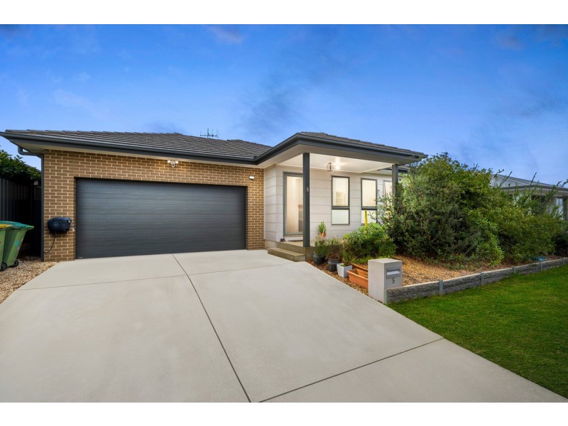 5 Nano Street, Googong NSW 2620
