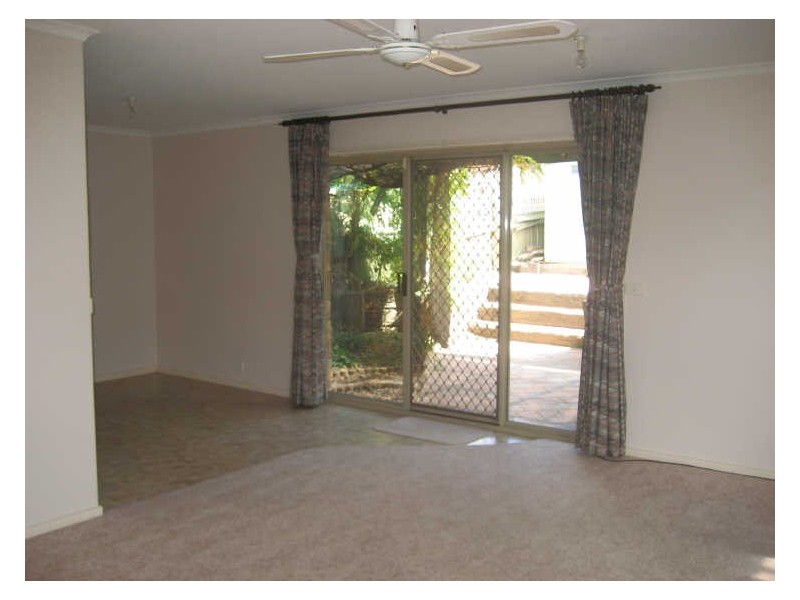 6 Leonard Close, Dunlop ACT 2615