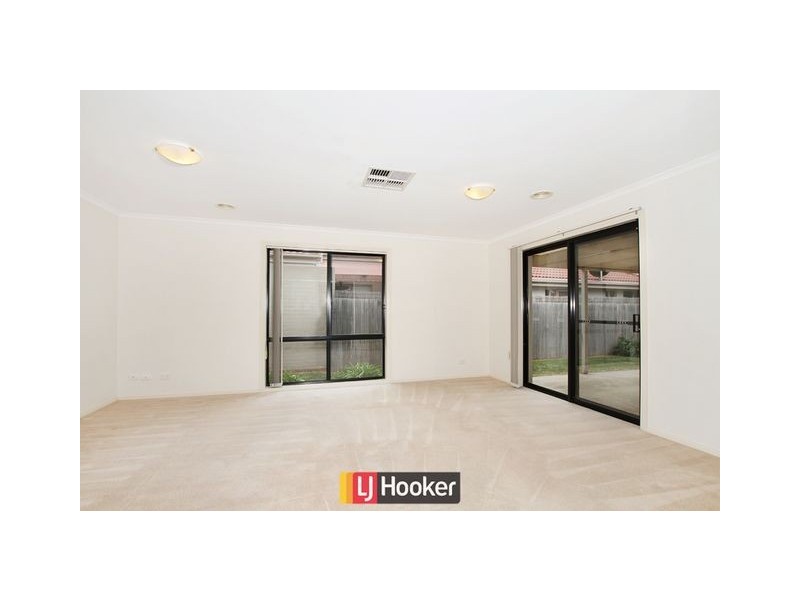 16 May Mills Close, Nicholls ACT 2913