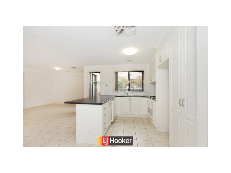 16 May Mills Close, Nicholls ACT 2913