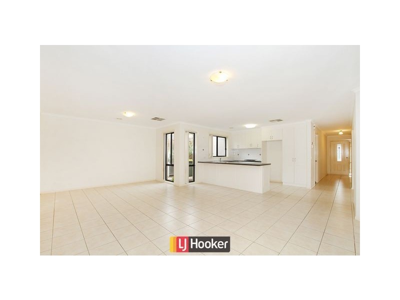 16 May Mills Close, Nicholls ACT 2913