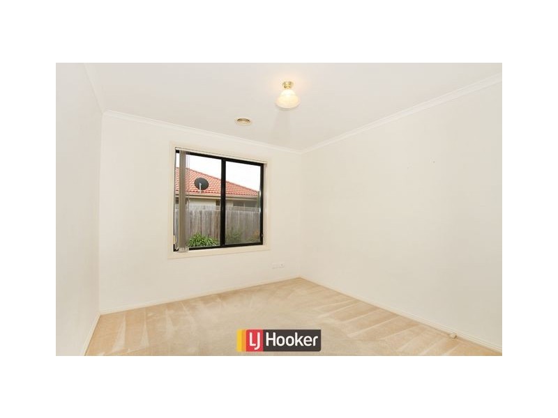 16 May Mills Close, Nicholls ACT 2913