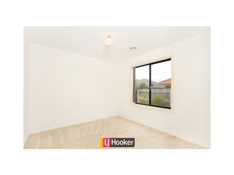 16 May Mills Close, Nicholls ACT 2913