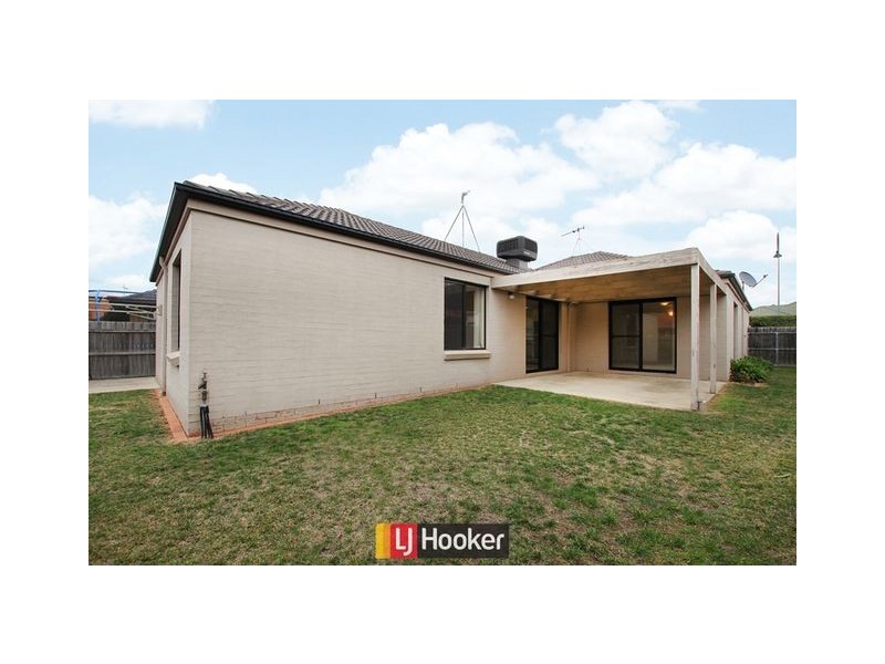 16 May Mills Close, Nicholls ACT 2913