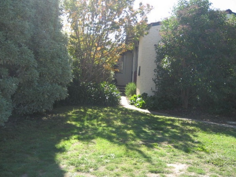 6 Emmott Place, Charnwood ACT 2615