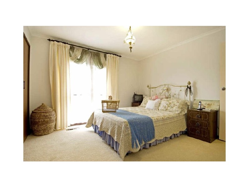 11 Cumpston Place, Macgregor ACT 2615