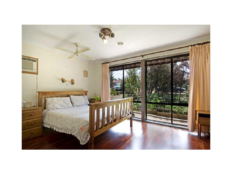 4 Joske Place, Latham ACT 2615