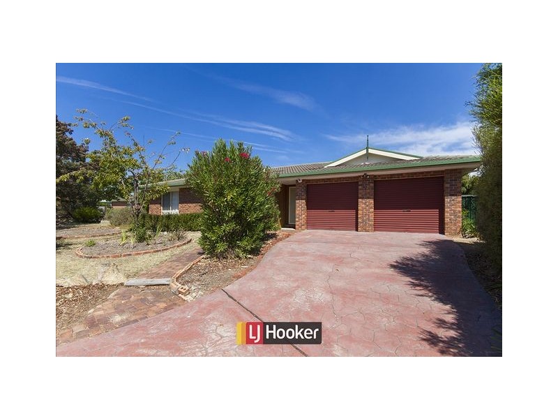 16 Thornhill Street, Dunlop ACT 2615