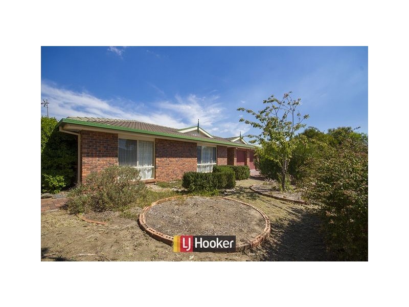 16 Thornhill Street, Dunlop ACT 2615