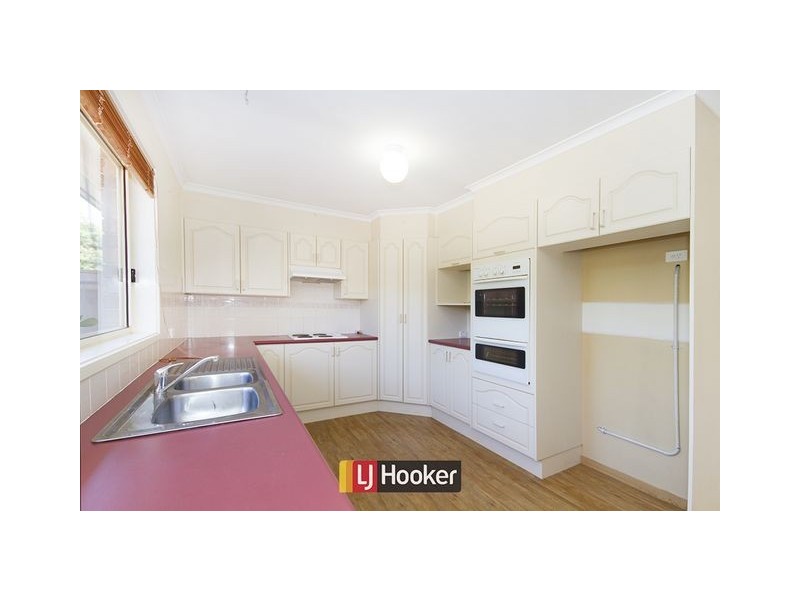 16 Thornhill Street, Dunlop ACT 2615