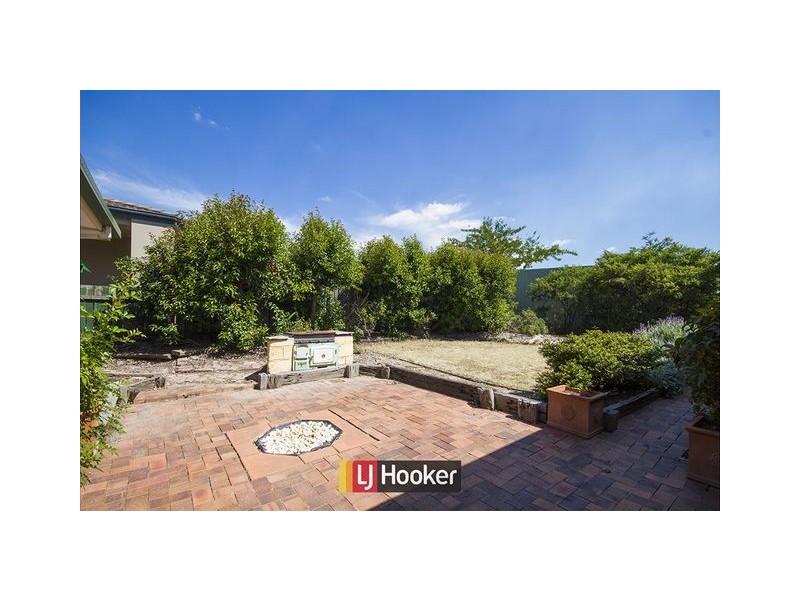 16 Thornhill Street, Dunlop ACT 2615