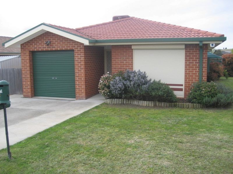 2 Lapsley Street, Dunlop ACT 2615