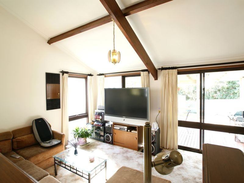 16 Handcock Crescent, Macgregor ACT 2615