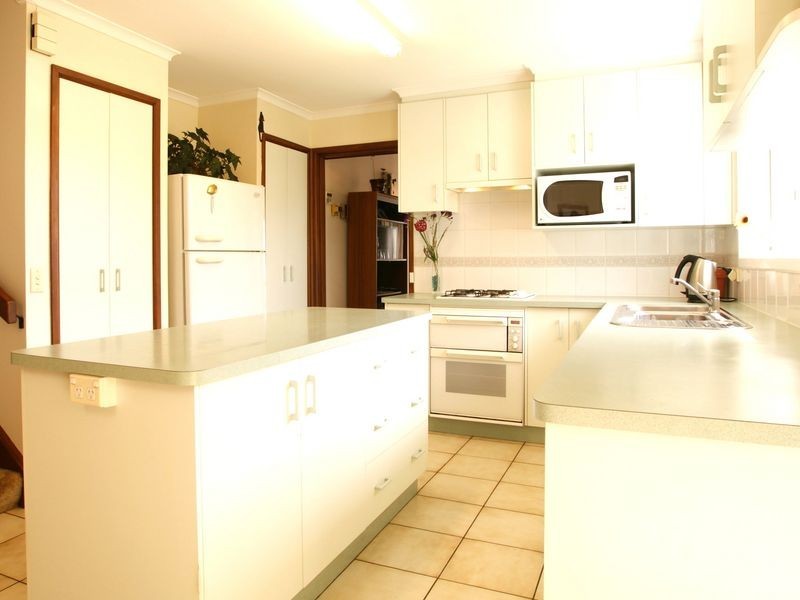 16 Handcock Crescent, Macgregor ACT 2615