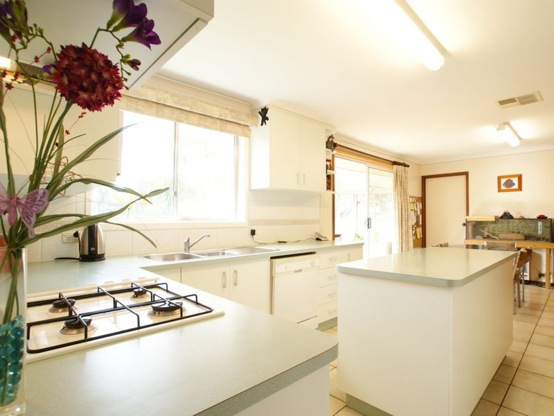 16 Handcock Crescent, Macgregor ACT 2615