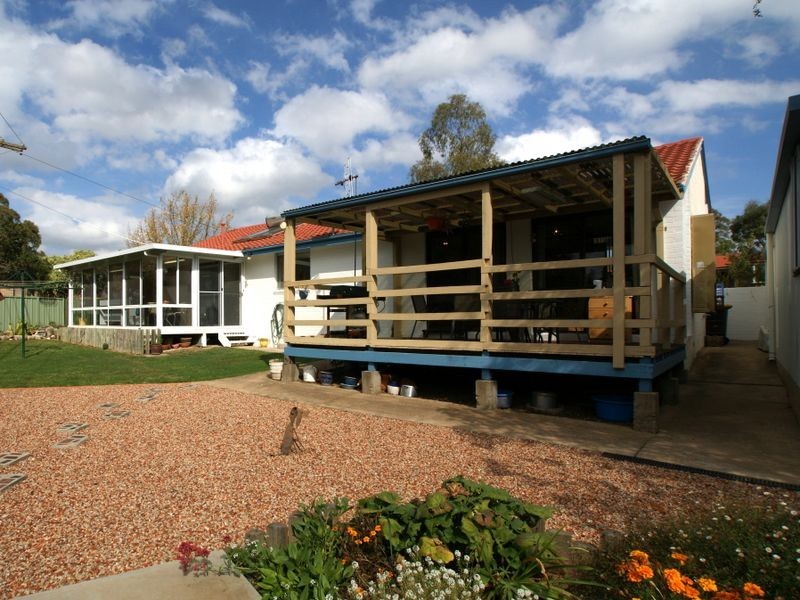 16 Handcock Crescent, Macgregor ACT 2615