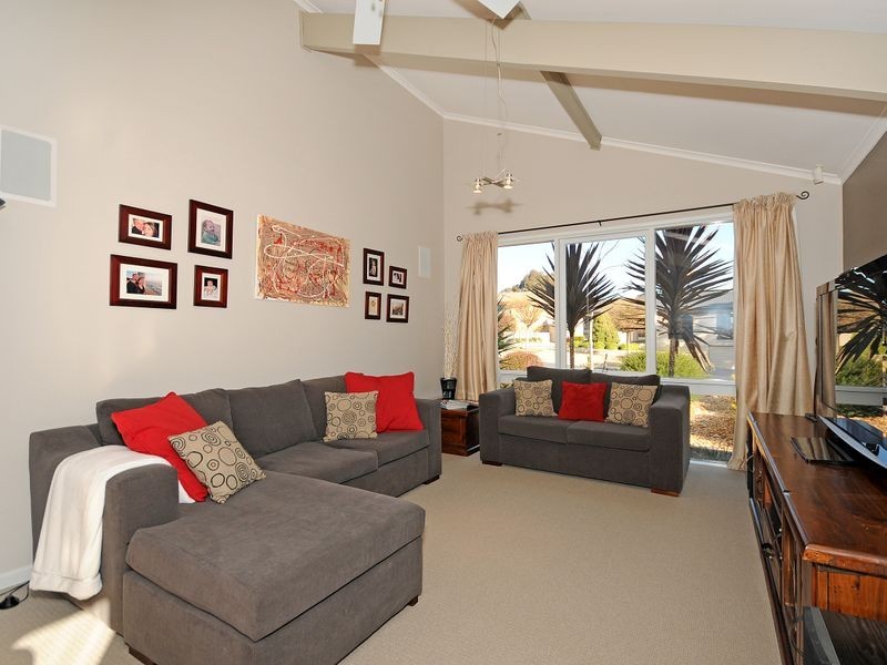 64 Pickworth Street, Holt ACT 2615