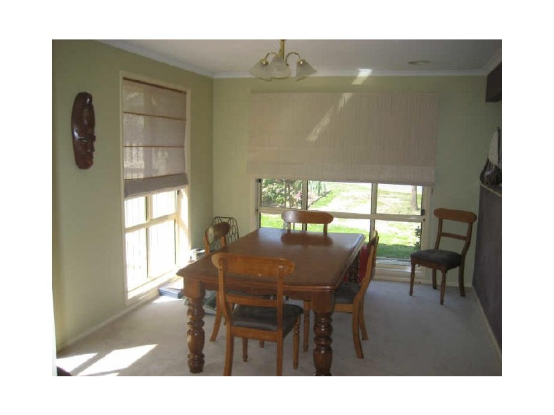 10 Buckmaster Crescent, Dunlop ACT 2615
