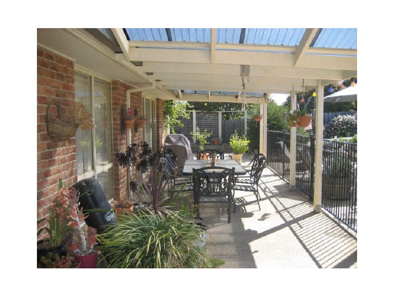 10 Buckmaster Crescent, Dunlop ACT 2615