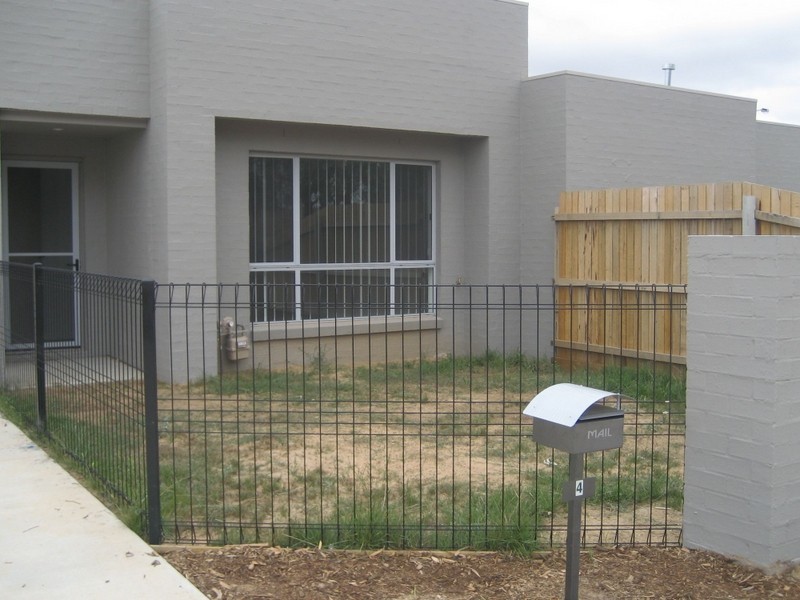 4 Rowland Street, Macgregor ACT 2615