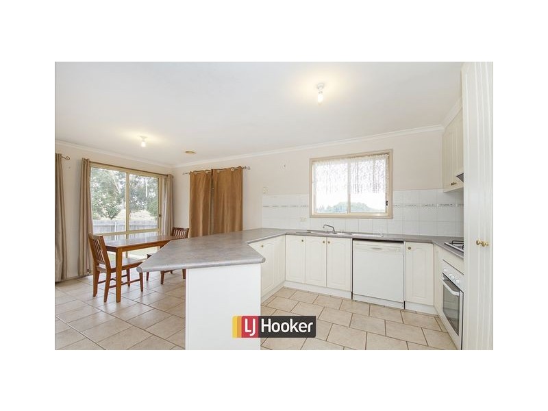 8 Loban Court, Ngunnawal ACT 2913