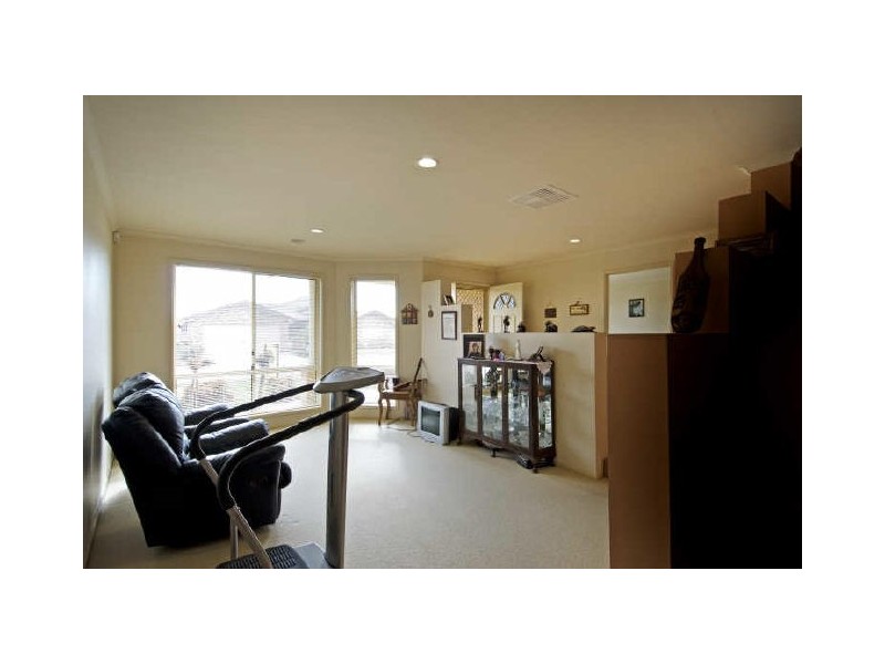 18 Ikara Close, Dunlop ACT 2615