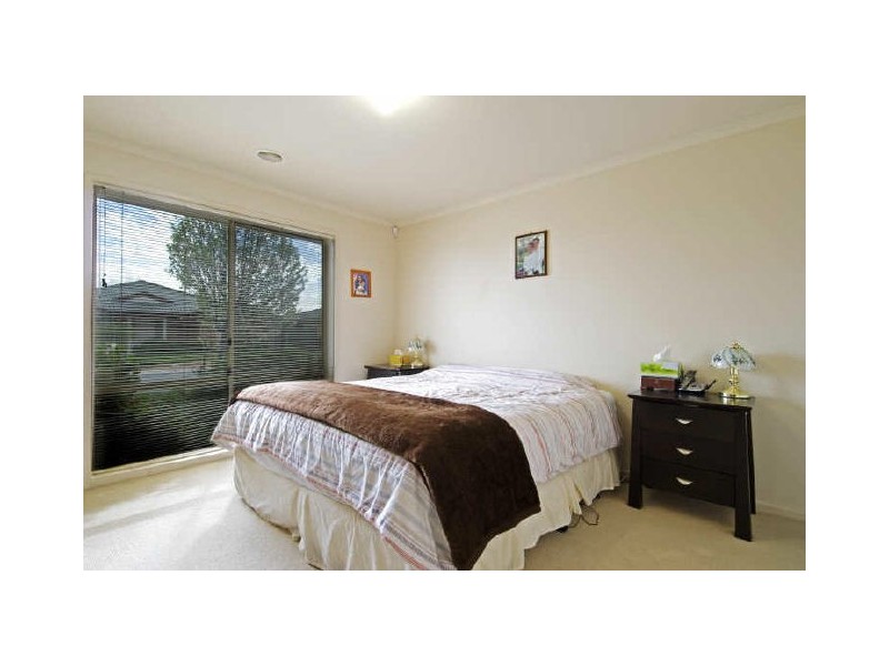 18 Ikara Close, Dunlop ACT 2615