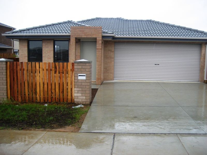 18 James Harrison Street, Dunlop ACT 2615