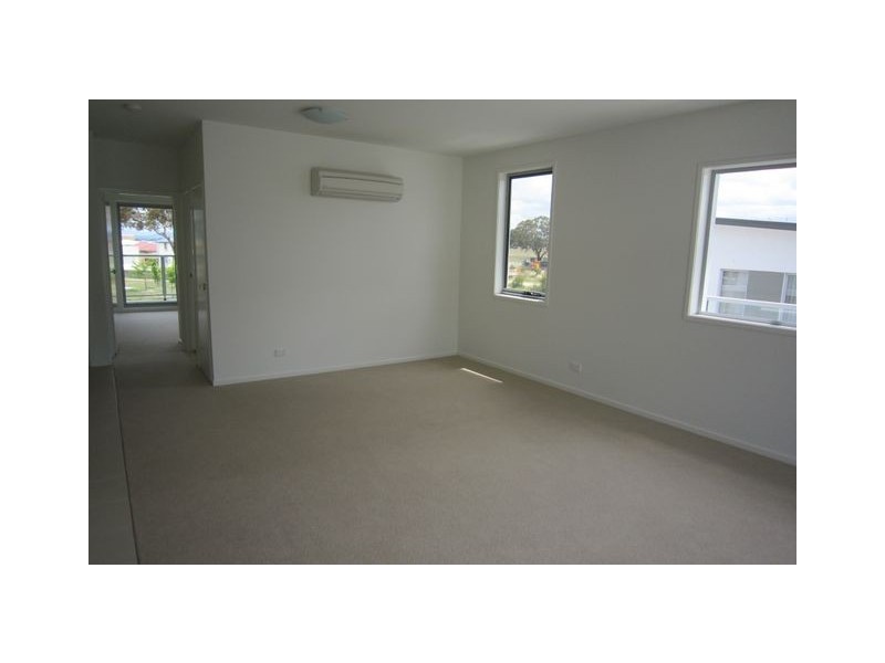 90/329 Flemington Road, Franklin ACT 2913