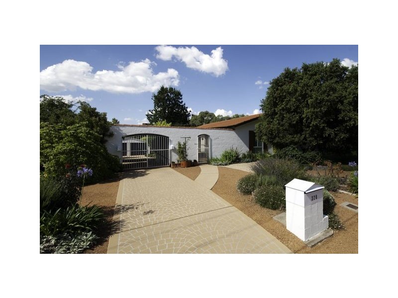 328 Southern Cross Drive, Macgregor ACT 2615
