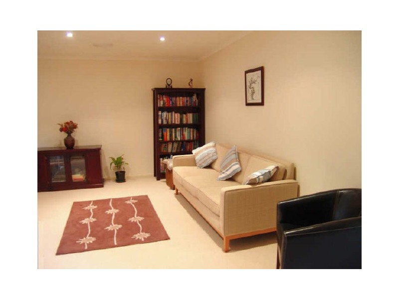 18 Grove Place, Dunlop ACT 2615