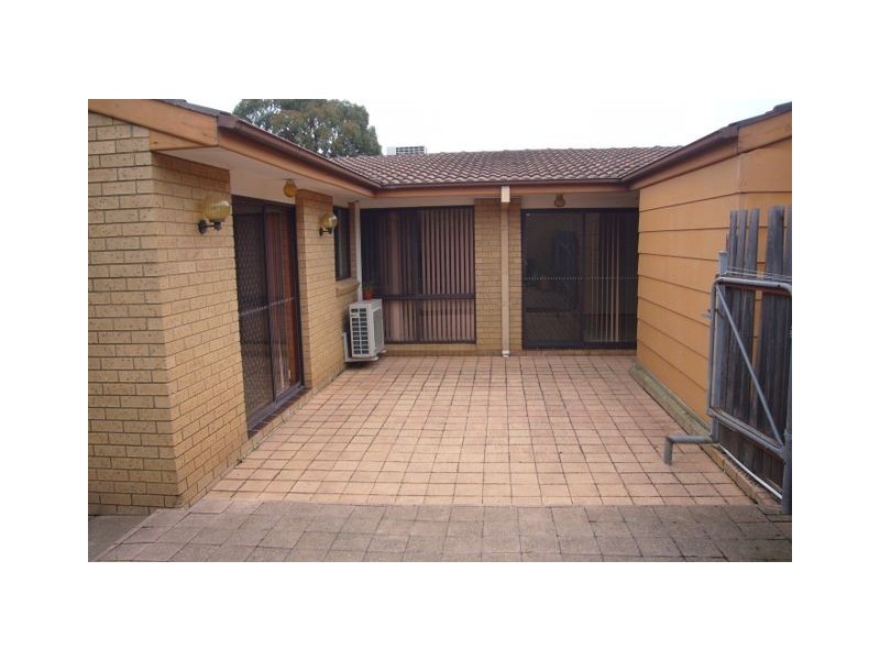 4 Stanbury Close, Holt ACT 2615
