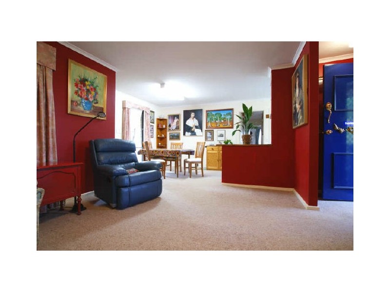 8 Small Place, Charnwood ACT 2615